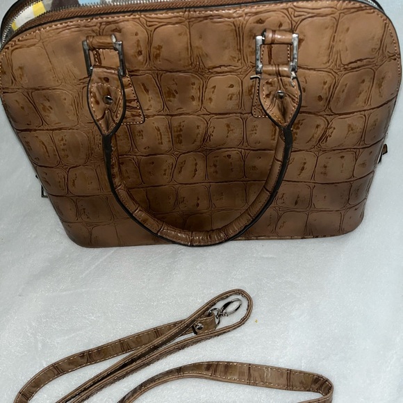 Large purse with bling and shoulder strap new without tag - Picture 2 of 5